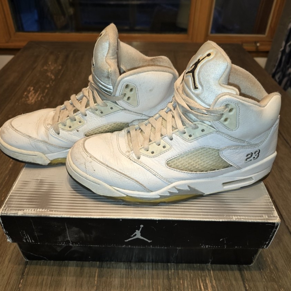 Jordan Men's Shoes in White and Gold